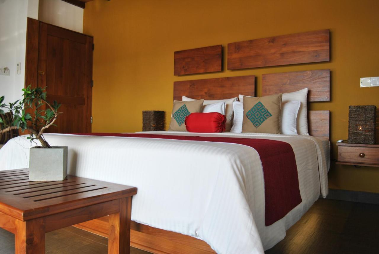 The Canoe Negombo Exterior foto