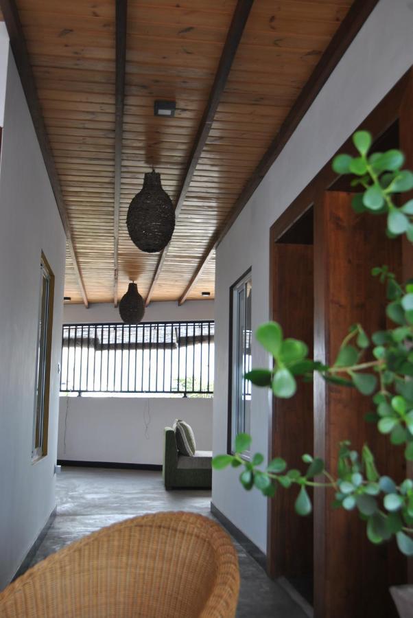 The Canoe Negombo Exterior foto
