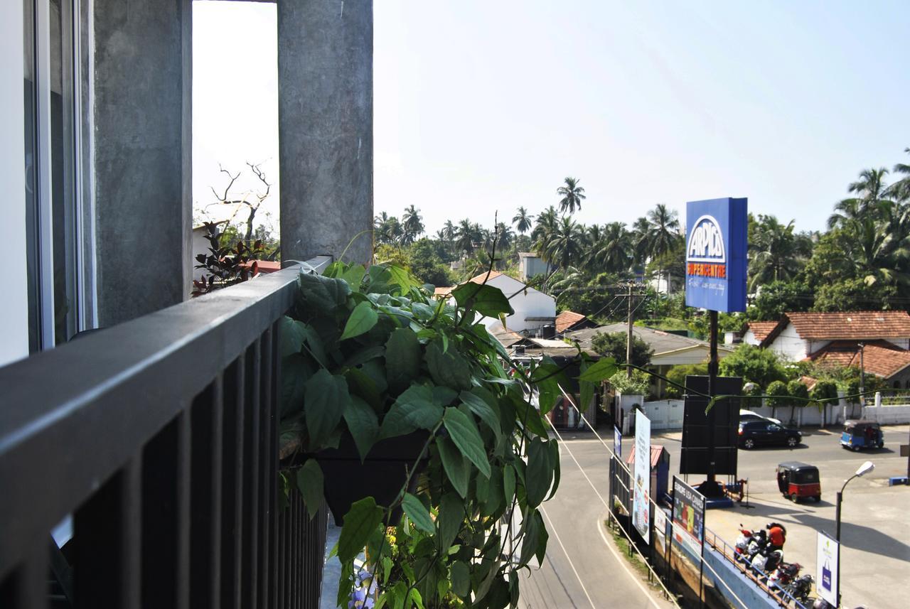 The Canoe Negombo Exterior foto