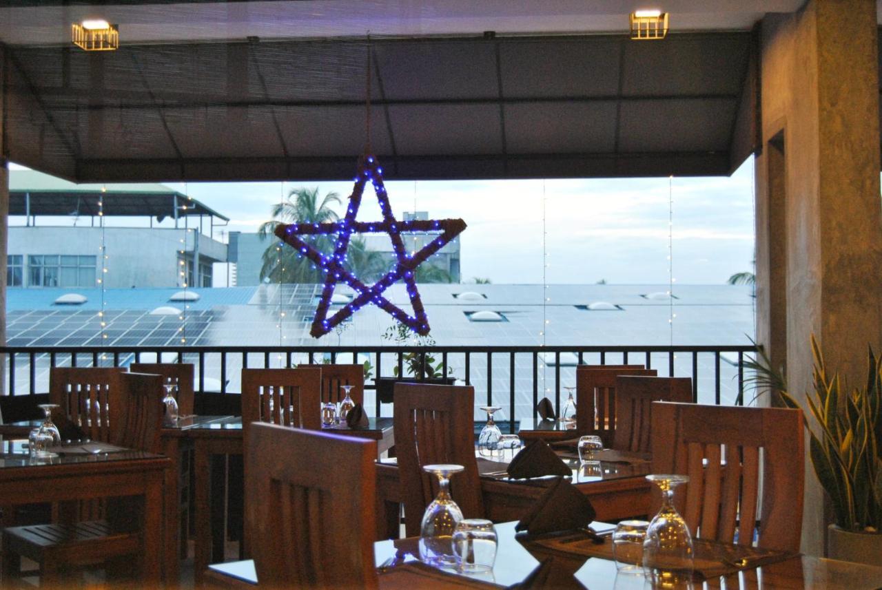 The Canoe Negombo Exterior foto